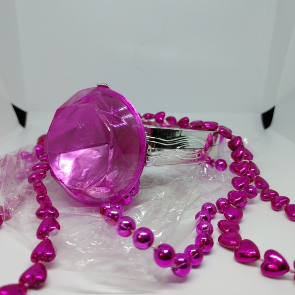 NWT MARDI GRAS ENGAGEMENT RING/NECKLACES - Picture 3 of 4
